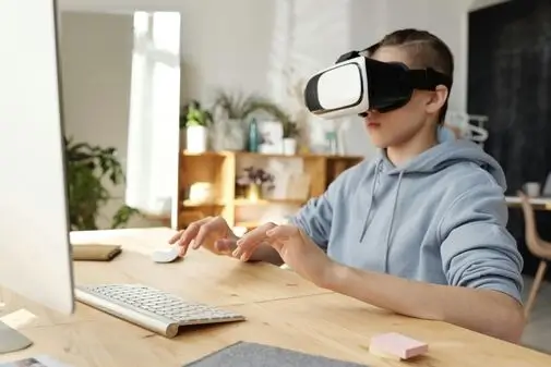 Using Technology to Improve Student Performance 7 Smart Classrooms Smart Students