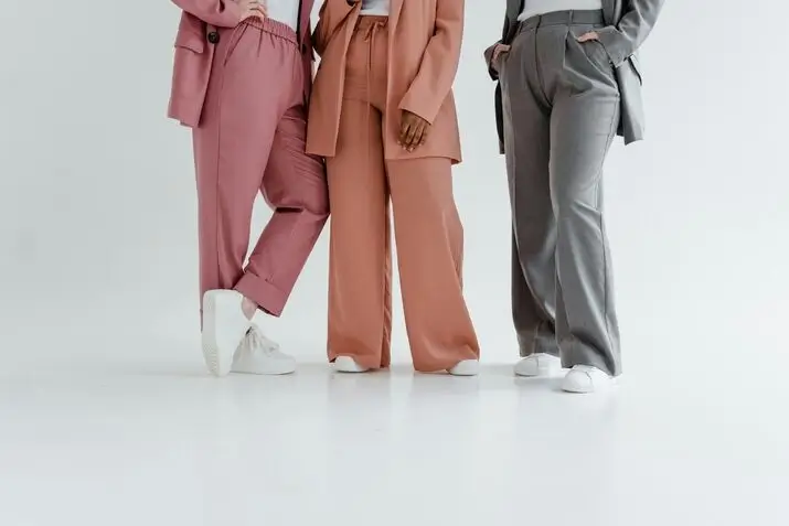 How To Dress Simple But Stylish 4 Stick to a Simple Color Palette