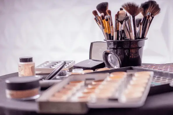 How To Dress Simple But Stylish 10 make up