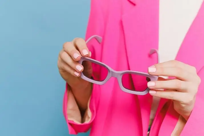 How To Dress Simple But Stylish 8 sunglasses